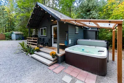 Backman Creek Hideaway | Creekside Spa Retreat - image 31 of 33