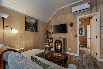 Backman Creek Hideaway | Creekside Spa Retreat - image 13 of 33
