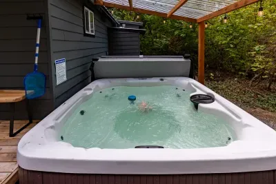 Backman Creek Hideaway | Creekside Spa Retreat - image 30 of 33