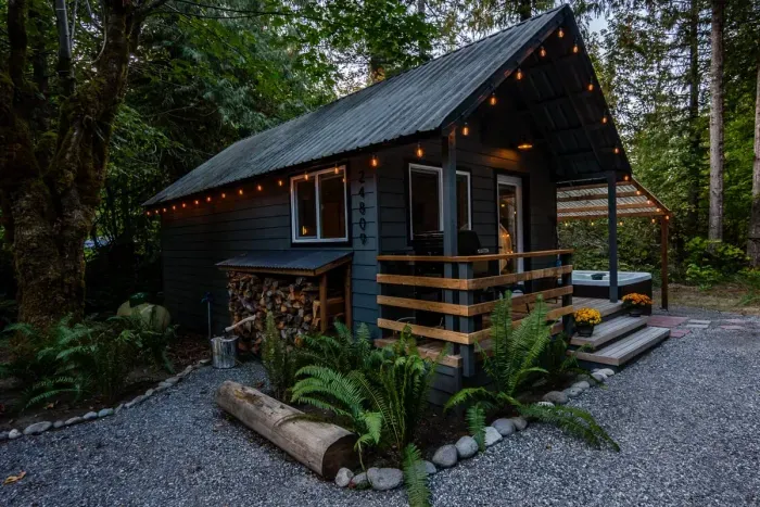 Backman Creek Hideaway | Creekside Spa Retreat