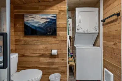 Backman Creek Hideaway | Creekside Spa Retreat - image 20 of 33