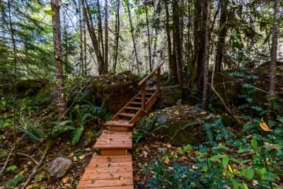 Backman Creek Hideaway | Creekside Spa Retreat - image 9 of 33