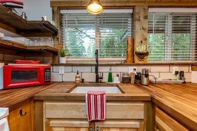 This is the cutest, fully-stocked kitchen and it's been the place of epic, culinary creations! Bring your groceries & favorite recipes and enjoy dinner at the cabin. :)