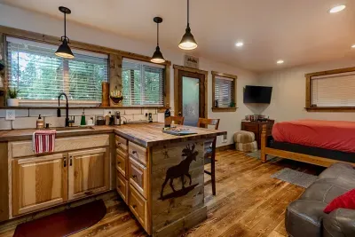 If cozy is your thing, Mt Pilchuck River Cabin is the perfect place to land. Mt. Pilchuck River Cabin packs a big punch with a hot tub, sauna, covered fire pit, and direct access to the river. It's an awesome cabin!