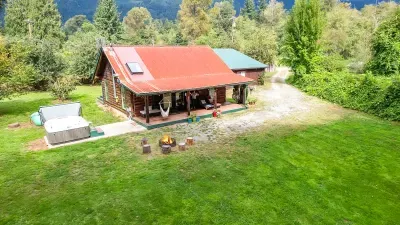 The view from the top. :) Look at all the space for you to enjoy!