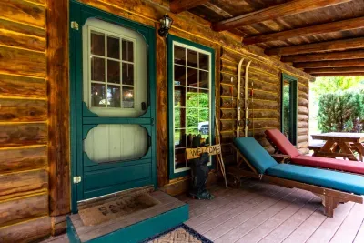 Big porches are a big deal, offering shade on uber hot days and cover if it's raining. This porch has room for everyone, whether you want to relax or dine al fresco. :) Oh, and there's a smartlock for your check-in convenience.