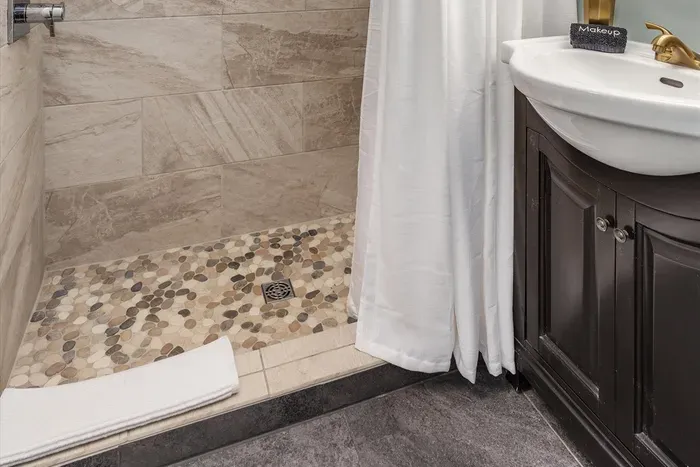Rain shower head