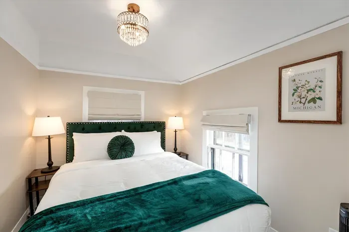 Second upstairs bedroom again with Queen Casper Hybrid luxury mattress