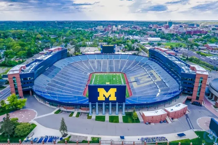 The BIG HOUSE is walking distance