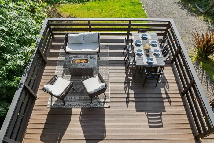 View of the lower deck from the loft deck