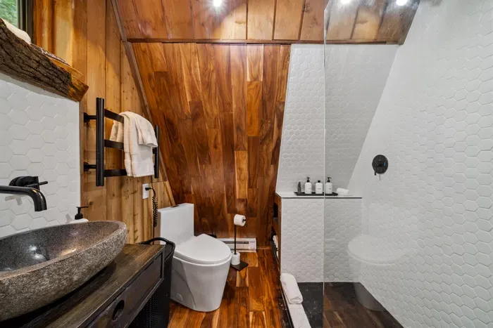 No need to bring shampoo or conditioner