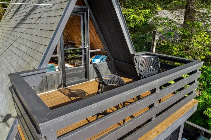 A peaceful perch for morning coffee, evening wine, or simply listening to the breeze.