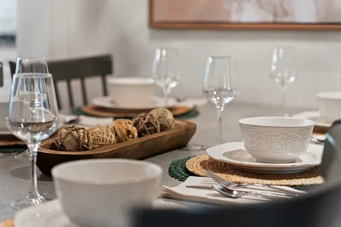 Whether it’s brunch with friends or a candlelit dinner, this table sets the scene beautifully.