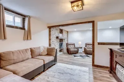 Downstairs, open living room: Roku Smart TV for streaming, no cable or satellite. Beautiful area rug and large, comfortable sectional. Warm blankets are provided to curl up in.