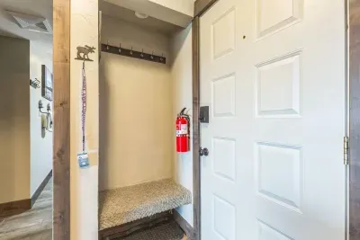 Drop your bags, hang your coats, and let the mountain time begin. 🏔️🧣
Our entryway nook is perfect for muddy boots, ski gear, or your favorite flannel. We even added a cushioned bench to make kicking off your shoes that much easier.