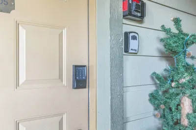 Easy check-in, even easier memories.
No waiting in lines or fumbling for keys—we offer simple keypad entry so you can head straight into vacation mode. Just punch in your code and you’re home.
