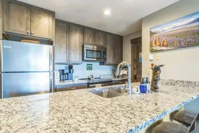 From sunrise coffee to late-night cocoa, this kitchen’s got your back. Fully stocked with everything you need to cook a real meal—or just reheat last night’s pizza with mountain views.