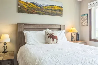 Watch the sun rise over the Rockies from bed.
This primary bedroom is full of quiet charm—from the mountain-view window to the moosey details.
Your restful retreat after a long day of slopes, trails, or simply doing nothing at all.