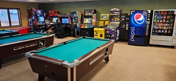 Rainy afternoon or late-night fun—this is where the memories keep going.
Challenge each other to a game of pool or let the kids dive into the arcade while you relax. It’s easy, laid-back entertainment without ever leaving the property.