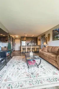 Homey mountain vibes with space to gather and get warm
Kick back on the cozy couches after a day on the trails, or pull up a seat at the breakfast bar for snacks, stories, and a glass of wine. This open living area is built for reconnecting.