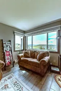 Curl up by the fire or step onto the balcony—either way, you’ll have mountain views right outside your window.
