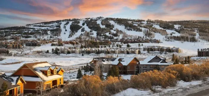 Mountain views that never get old.
Wake up to this in the winter, or watch the hills turn green in the summer. No matter the season, you’re surrounded by that quiet, wide-open Colorado feeling.