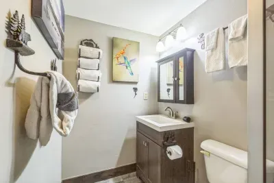 Mountain charm meets everyday ease 🛁
This cozy bathroom is stocked with fluffy towels, extra toiletries, and thoughtful touches—from the robe hook to the moose-themed toilet paper holder.

Even the hummingbird approves. 🐦