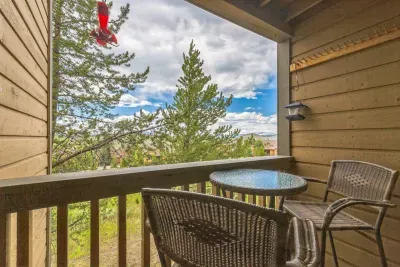 Start your mornings here, coffee in hand, soaking up the stillness and mountain air.
This private balcony is your front-row seat to sunrises, hummingbirds, and the kind of views that make you slow down and stay a while.