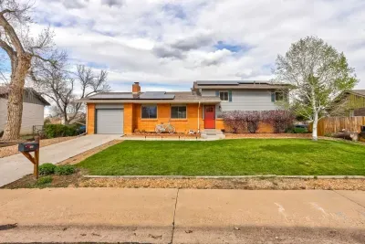 We have tons of free driveway and street parking available. There are plenty of useful and exciting locations such as grocery stores, restaurants, and parks within walking distance or a quick 2-minute drive.
