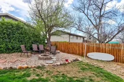 Gather 'round the fire pit under the stars! 🔥🌲 Swap stories, toast marshmallows, and enjoy the outdoor vibes in this peaceful backyard retreat.