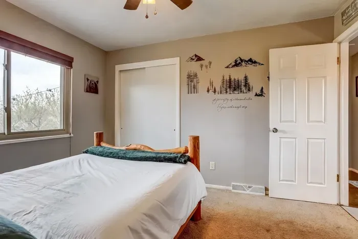 Wake up to mountain vibes and a bear-y cute view! 🐻 Cozy bedding and serene decor make this the perfect retreat for adventurers. #CabinComforts