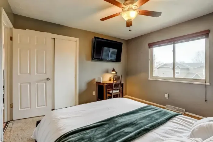 Work or unwind? 💻📺 This cozy room has it all—a charming desk for your creative sparks and a big-screen Roku Smart TV for ultimate relaxation. #StayYourWay