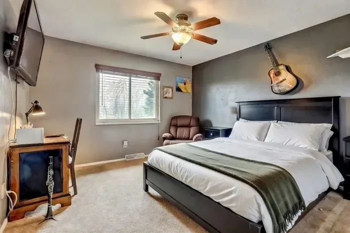 Rest, relax, and rock out! 🎸🎶 This music-inspired room features cozy vibes, a plush bed, and a workspace to spark your creativity. #StayAndPlay
