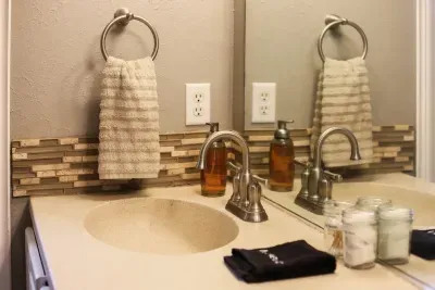 Fresh towels, stylish backsplash, and all the essentials! 💫 Wash up, wind down, and enjoy a little luxury in your home away from home. ✨ #StayAwhile