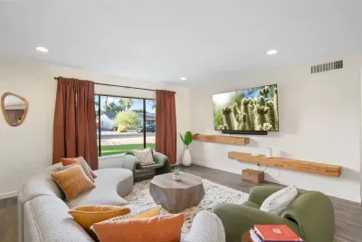 Living Room: Stylish seating and vibrant decor invite relaxation!