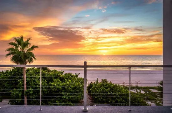 Step onto the balcony for front-row views of Florida’s famous sunsets. A perfect setting for golden hour drinks or quiet evening reflection.