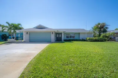 Front view of property