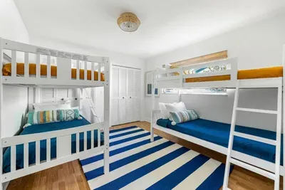 Coastal bunk bed room.