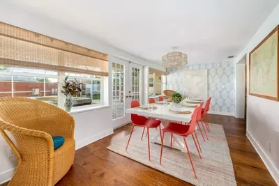 Dining room.