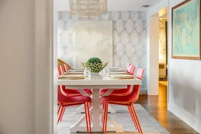 Dining room with nice decor.