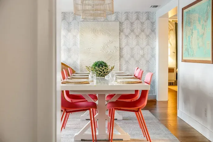 Dining room with nice decor.