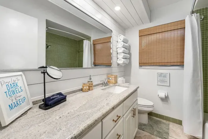 Full guest bathroom.