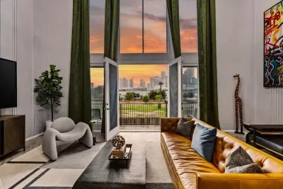 City Views  Apartment - Near Minute Maid Park & Toyota Center