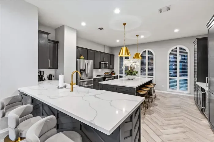 City Views  Apartment - Near Minute Maid Park & Toyota Center - image 24 of 36