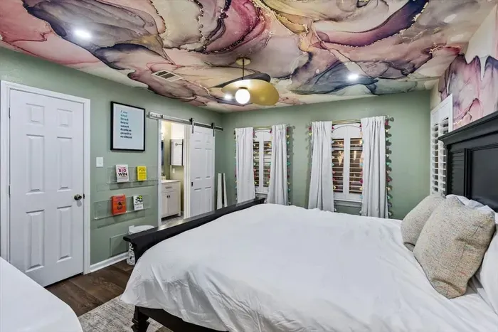 City Views  Apartment - Near Minute Maid Park & Toyota Center - image 28 of 36
