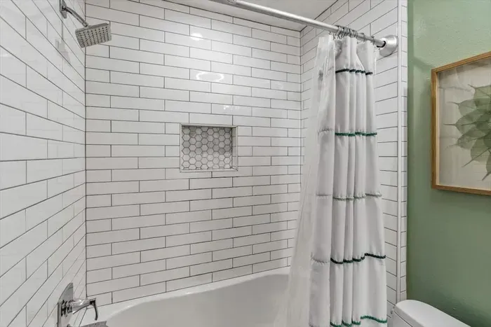 City Views  Apartment - Near Minute Maid Park & Toyota Center - image 29 of 36