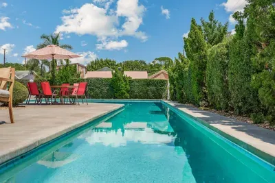 Large Heated Pool Family - 3500 sqft - Sleeps 17 - image 59 of 61
