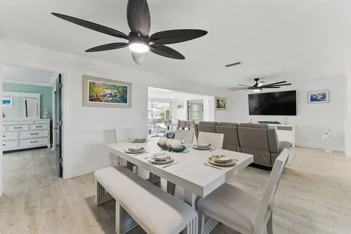 This charming dining area offers the perfect setting for meals, with stunning views that elevate every dining experience. Perfect for enjoying a peaceful breakfast or an evening gathering.