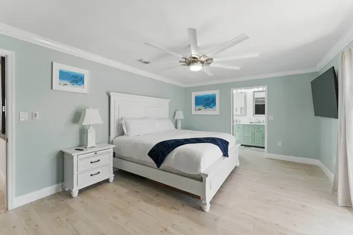 Enjoy a restful stay in this cozy queen-sized bed with direct access to your own private bathroom. Plus, a wide flat-screen TV ensures you’ll have plenty of entertainment, right from the comfort of your bed.