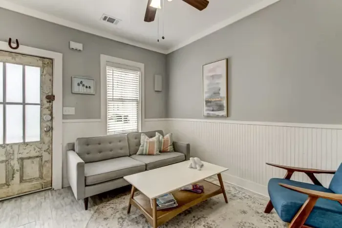 Living Room w/ space for everyone to gather!